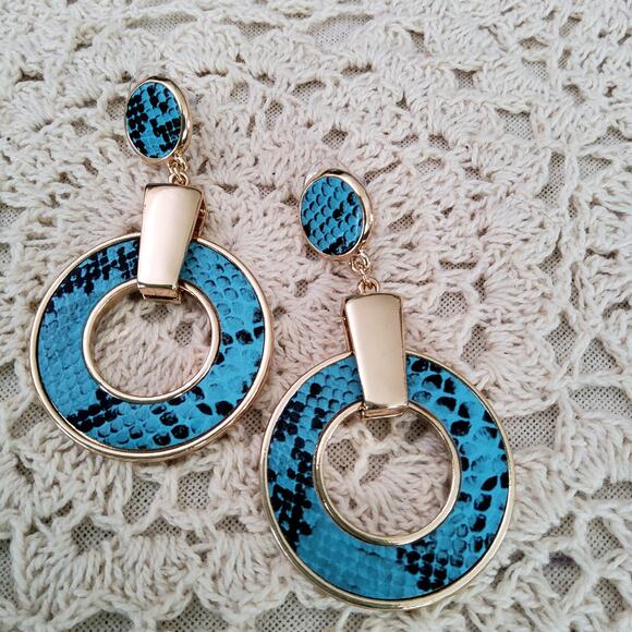 Women's Faux Leather Gold Tone Dangle Earrings in Turquoise Snake Print - Picture 2 of 7